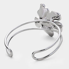 Load image into Gallery viewer, Hematite Crystal Teardrop Metal Flower Cuff Bracelet

