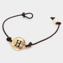 Load image into Gallery viewer, Letter H Monogram Metal Disc Pearl Pointed Bracelet
