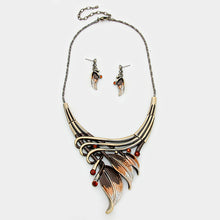 Load image into Gallery viewer, Gold Rhythmical ombre feather necklace
