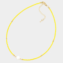 Load image into Gallery viewer, Yellow Quatrefoil Accented Beaded Necklace
