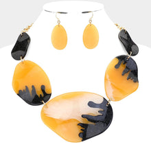 Load image into Gallery viewer, Yellow Abstract Glitter Necklace
