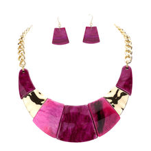 Load image into Gallery viewer, Red Marble Print Resin Curved Bib Necklace
