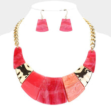 Load image into Gallery viewer, Red Marble Print Resin Curved Bib Necklace
