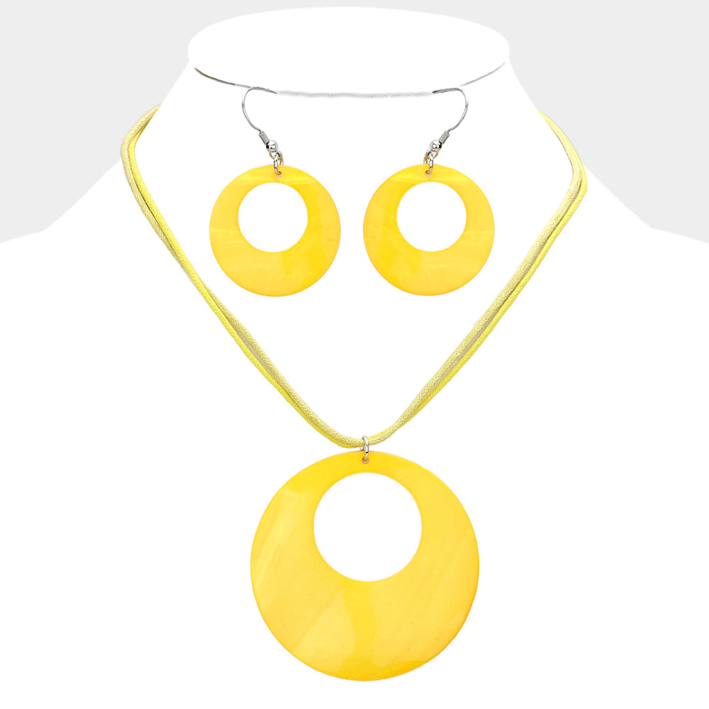 Yellow Round Mother of Pearl Pendant Necklace