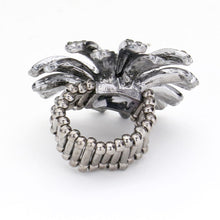 Load image into Gallery viewer, Black Rhinestone Embellished Daisy Flower Stretch Ring
