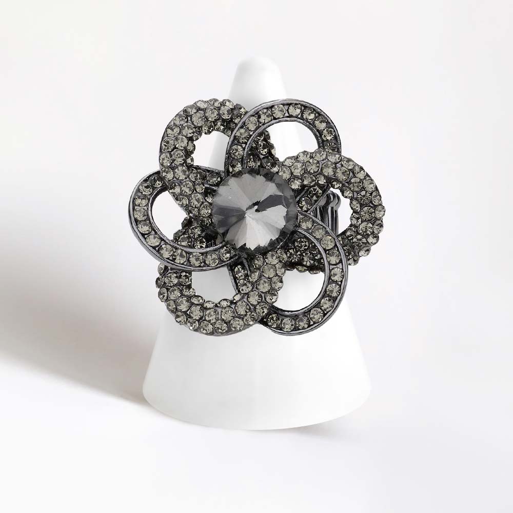 Black Round Stone Centered Flower Stretch Ring