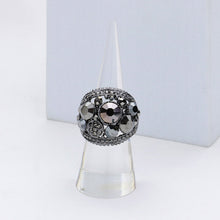 Load image into Gallery viewer, Black Round Stone Embellished Stretch Ring
