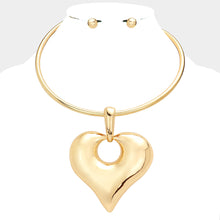 Load image into Gallery viewer, Gold Metal Heart Pendant Necklace
