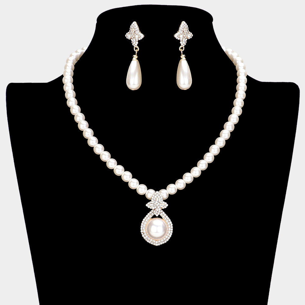 Cream Round Pearl Pointed Pendant Necklace