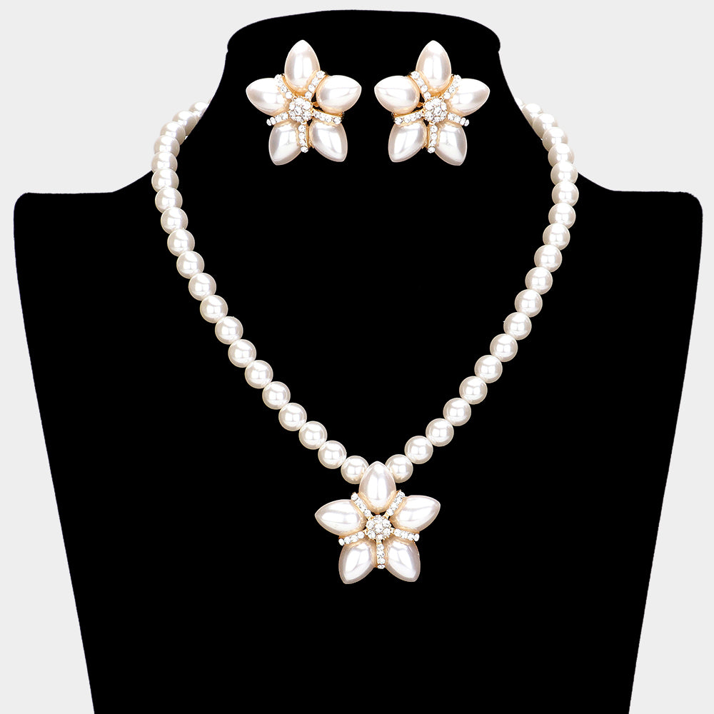 Cream Pearl Flower Pendant Necklace