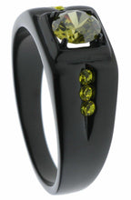 Load image into Gallery viewer, Anillo verde oliva amarillo hombre con circonitas redondas de acero inoxidable de iones negros - Jewelry Store by Erik Rayo
