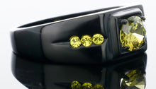 Load image into Gallery viewer, Anillo verde oliva amarillo hombre con circonitas redondas de acero inoxidable de iones negros - Jewelry Store by Erik Rayo
